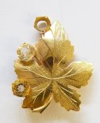 9ct gold and citrine maple leaf brooch set two citrines (one missing)