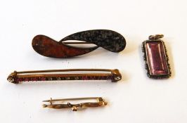 Silver-coloured metal pendant, silver and agate brooch and two other brooches