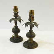 Pair of brass table lamps with leaf decoration, on circular bases (2)