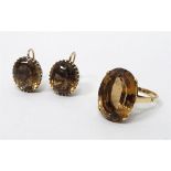 9ct gold and topaz ring set single large facet-cut topaz and a pair of matching earrings (3)