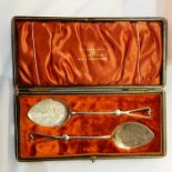 Boxed set of jam spoons with chased bowls, Walker & Hall, in original fitted box, a large button