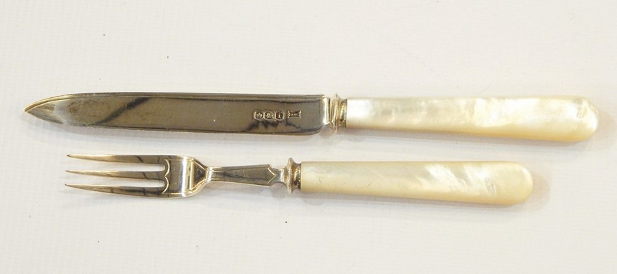 Set of 12 pairs Mappin & Webb silver and mother-of-pearl handled fruit knives and forks, line - Image 4 of 4
