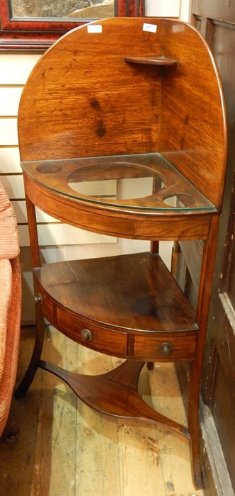 Georgian mahogany corner wash stand, the raised back with single shelf, having single drawer and two