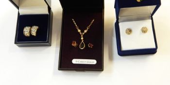 9ct gold heart-shaped pendant set with white and pink stones, on fine chain, 9K gold necklace set