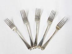 Five Georgian silver dinner forks, varying dates and makers, 9.4oz approx