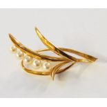 14K gold and pearl spray brooch, foliate set with five graduated pearls