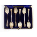 Boxed set of Georgian dessert spoons/teaspoons with scalloped bowls and bright cut engraving, London