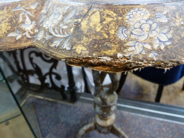 Victorian Kashmiri painted papier mache tripod table, the circular top with scalloped chamfered - Bild 6 aus 6