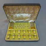 An Art Nouveau Goldsmiths and Silversmiths Company silver tea set comprising of 12 saucers,