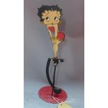 A Betty Boop desk pendulum, H. 52cm