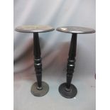 A pair of display tables. H.107cm