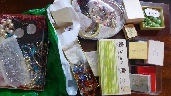 A collection of costume jewellery, to include a micro mosaic lute/mandolin, brooches, necklaces,