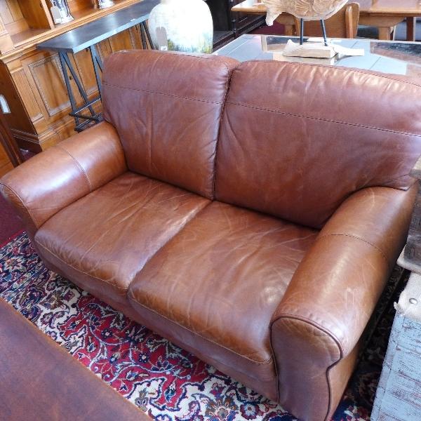 A Contemporary tan leather two seater sofa - Bild 3 aus 4