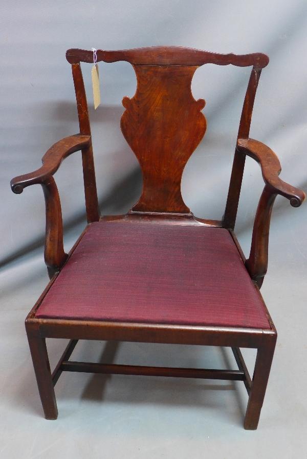 An 18th century Georgian mahogany open elbow chair, with horse hair stuffed seat, raised on block - Bild 2 aus 2