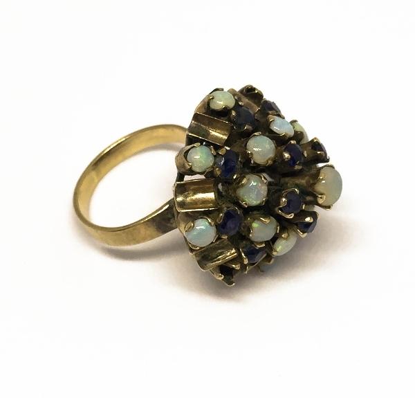 A Victorian yellow metal Harem cocktail dress ring, inset with opals and sapphires, probably gold, - Bild 2 aus 2
