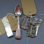 A collection of silver, to include six Continental silver teaspoons, a Continental silver buckle