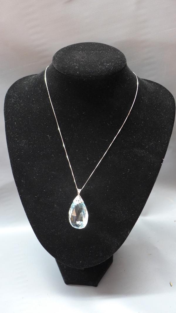 A large pear cut aquamarine pendant, with white metal mount set with diamonds - Image 2 of 2