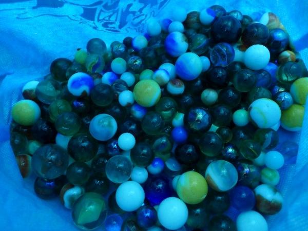A collection of vintage marbles - Image 2 of 2