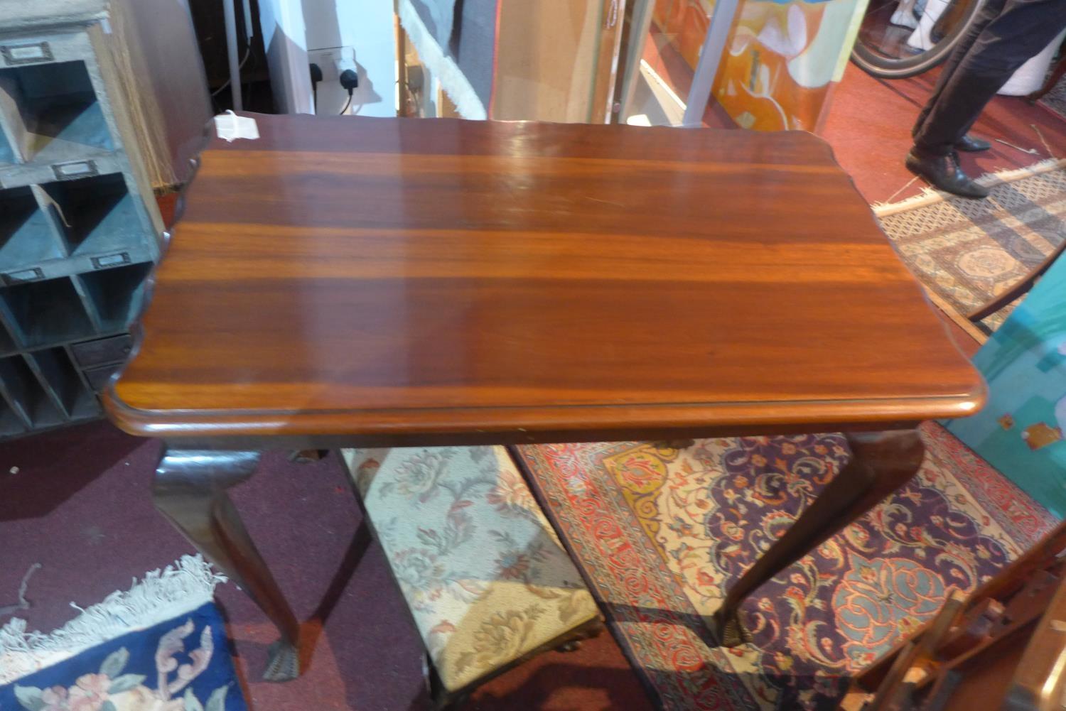 A 20th century mahogany centre table, raised on cabriole legs, H.77 W.91 D.55cm - Image 2 of 2