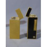 Must de Cartier gold plated lighter 'Plaque OR G', in original case, together with a Dunhill 70
