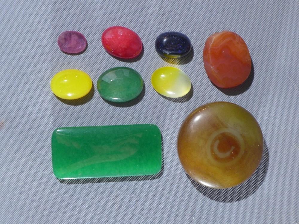 A collection of loose gemstones, to include an oval cut ruby, and an oval cut emerald, (9) - Image 2 of 2