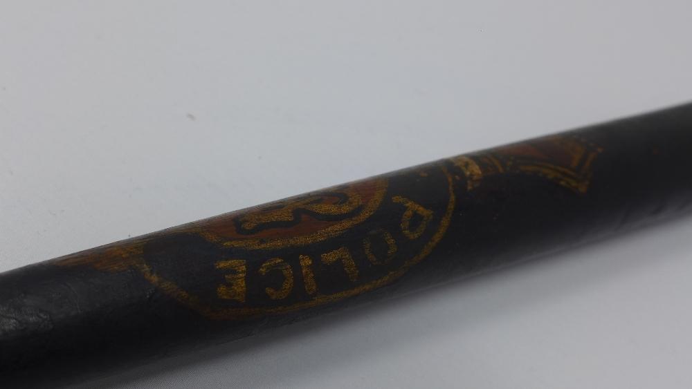 A Scottish Leith Police Superintendents baton, with Leith Police crest, H.36cm - Image 3 of 3