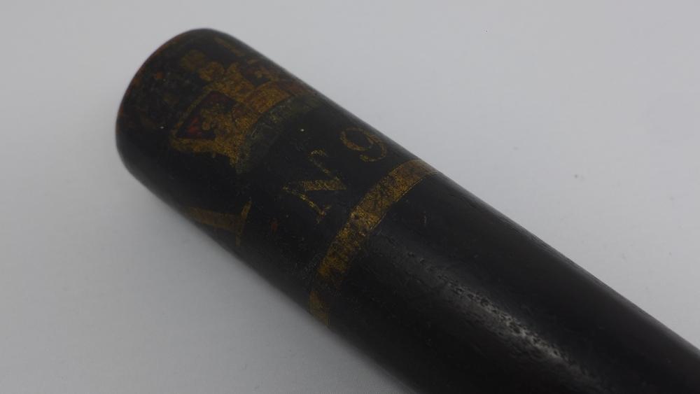 A Georgian ebonised truncheon, painted with 'A.E.' and 'N9', H.41cm - Image 2 of 2