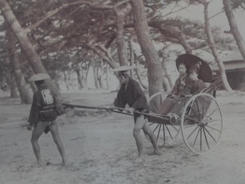 Three 19th century Japanese painted photographs titled 'Jinrikishia', 'Freight cart' and one - Bild 3 aus 4