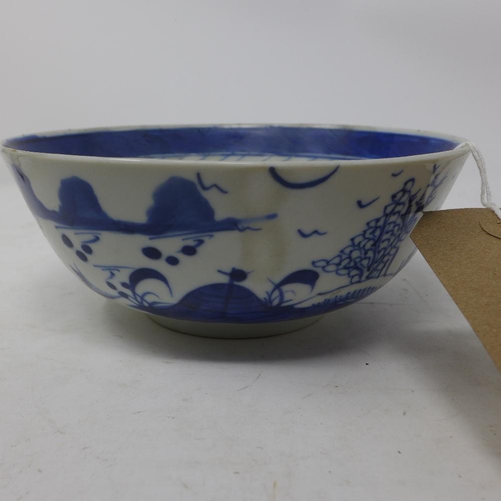 A late 19th century Chinese blue and white bowl, decorated with boats, bears four character marks, - Bild 3 aus 4