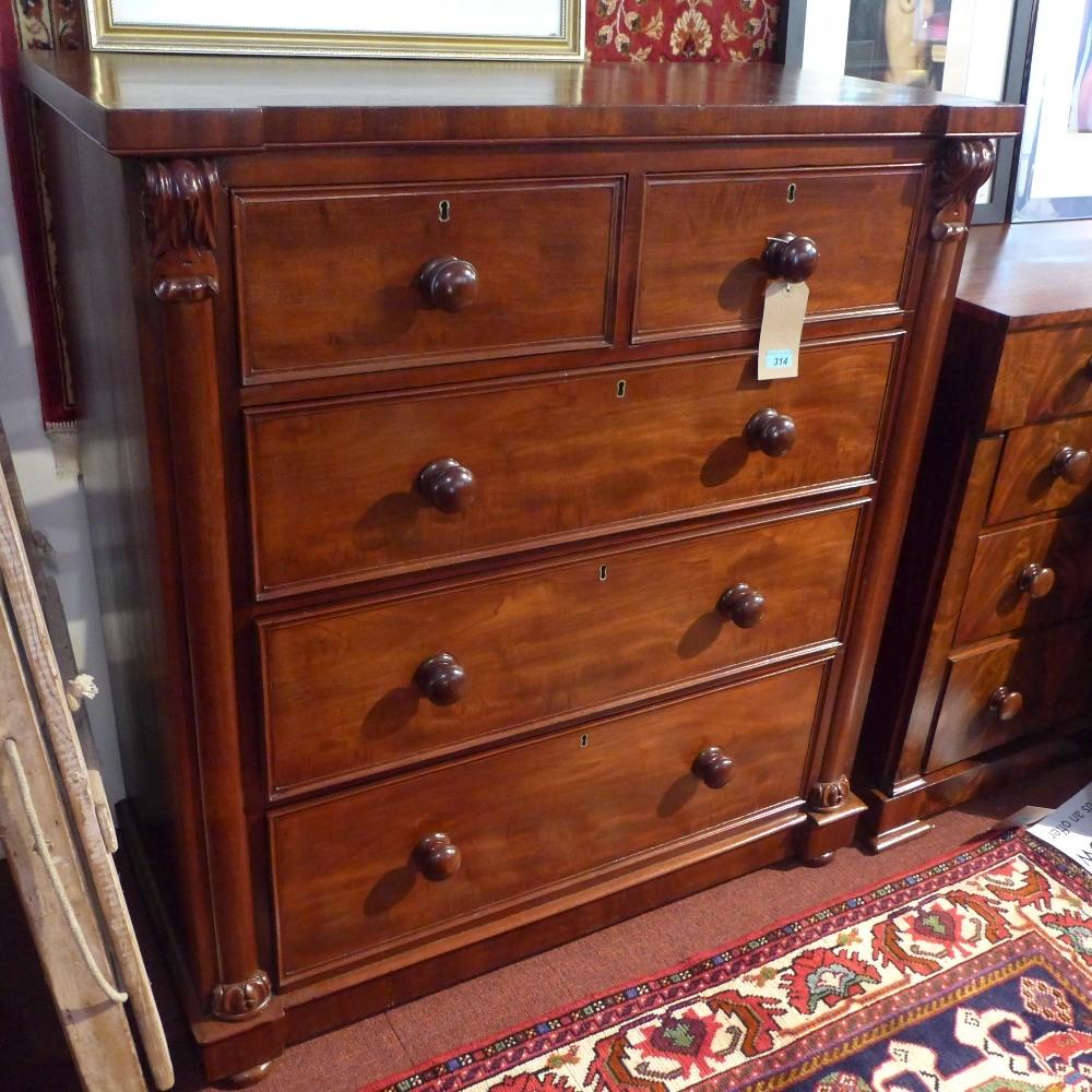 A William IV mahogany chest, with two short over three long drawers, flanked by columns with - Bild 2 aus 2