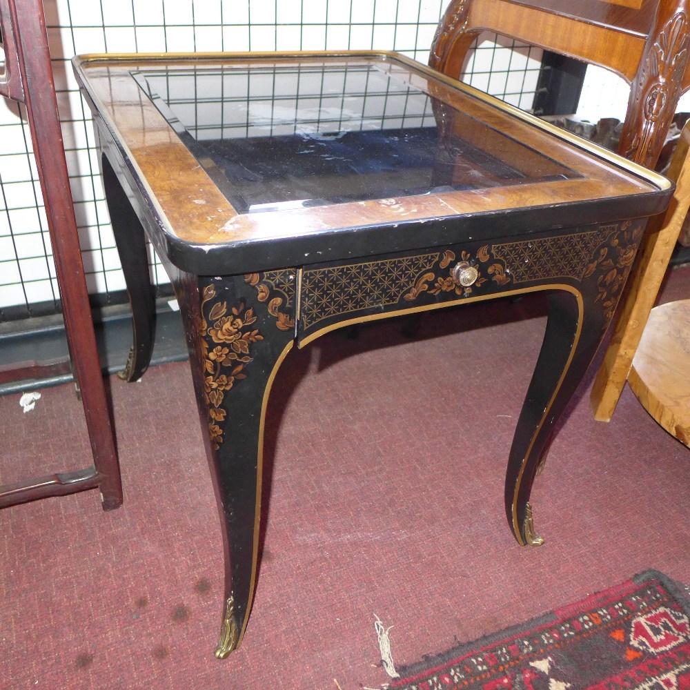 A pair of Drexel Heritage burr walnut and black lacquered lamp tables, with gilt floral - Image 3 of 3