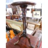 A 19th century mahogany wine table, with four column stem supports and three cabriole legs, H.55cm