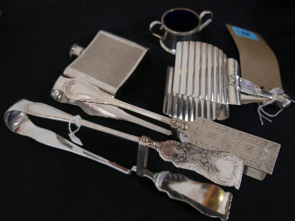 A collection of silver plated ware, to include Christofle asparagus tongs, two other asparagus - Image 2 of 2