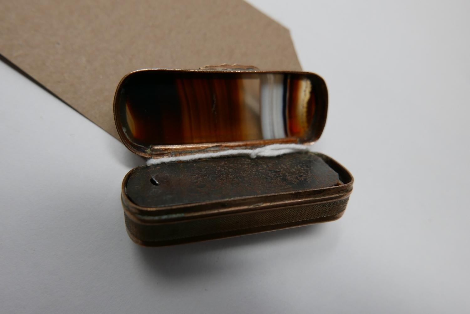 A late 19th/early 20th century agate and gilt metal vesta case - Image 3 of 3