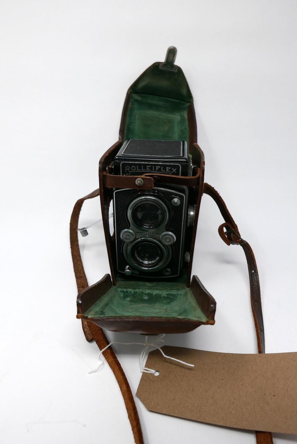 A Frank & Heidecke Rolleiflex DRP DRGM Compur-Rapid Camera Model #795632; having an F=7.5cm lens,