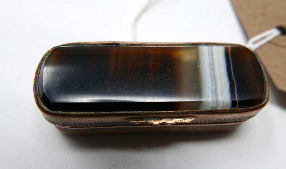 A late 19th/early 20th century agate and gilt metal vesta case