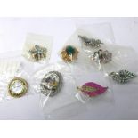 A collection of vintage costume jewellery brooches all by 'Hollywood' to include colourful, paste-