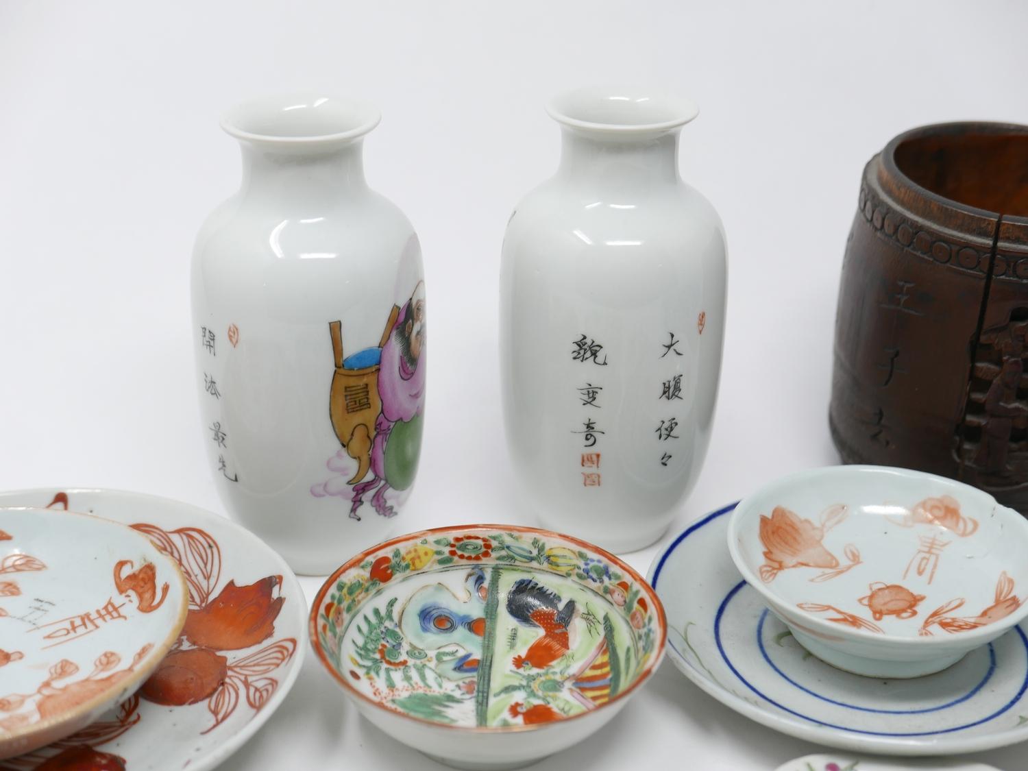 A collection of 19th century and early 20th century Chinese porcelain dishes of varying size and - Bild 2 aus 2