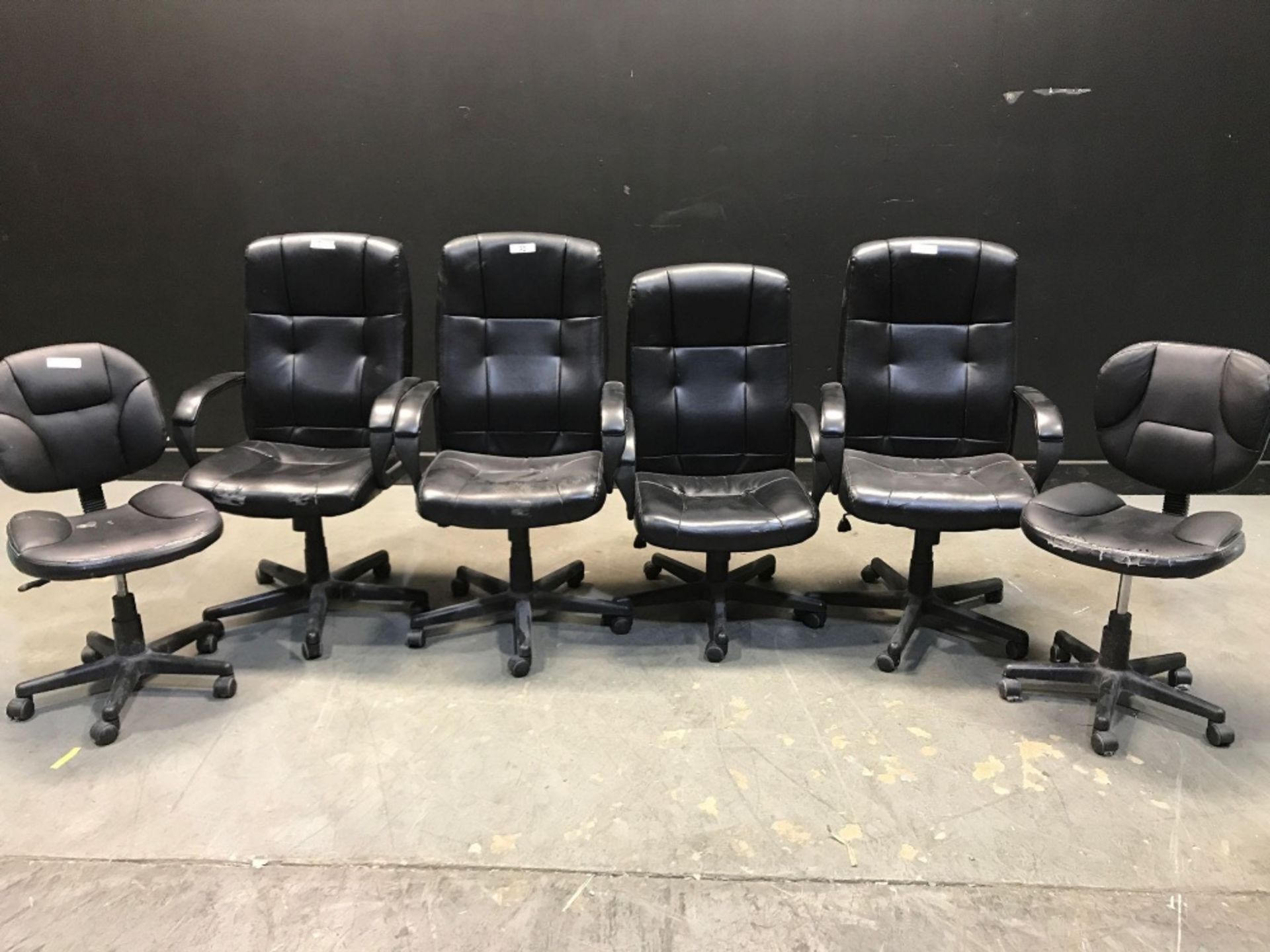 LOT OF DESK CHAIRS