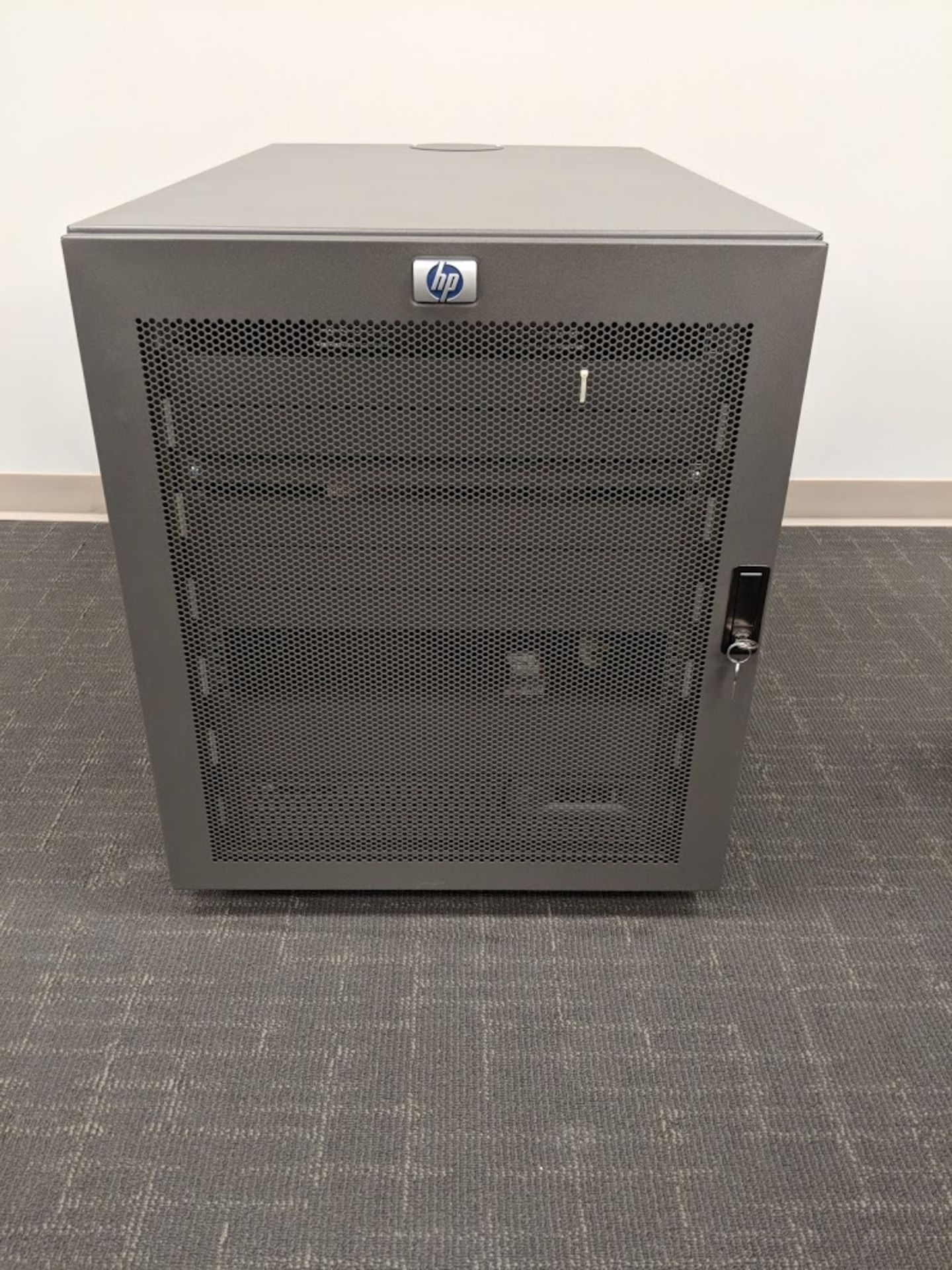 HP SERVER RACK WITH TFT7600 RKM, IP KVM, HP R3000 XP UPS AND PDU