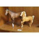 A BESWICK PALOMINO HORSE TOGETHER WITH A BESWICK RACE HORSE