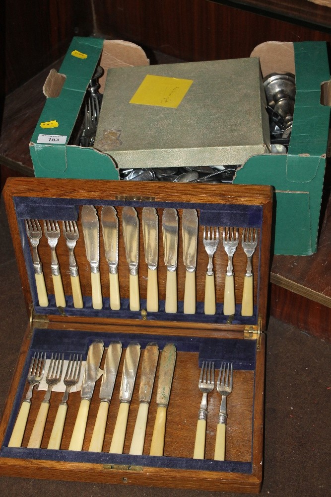 A TRAY OF ASSORTED FLATWARE