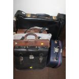 A SELECTION OF VINTAGE HAND LUGGAGE