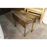 A SMALL OAK SINGLE DRAWER PEMBOKE TABLE