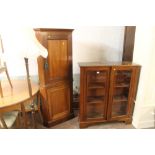 A MAHOGANY TWO DOOR CORNER CABINET TOGETHER WITH A MAHOGANY BOOKCASE