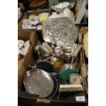 A TRAY OF SILVER PLATED METALWARE TO INCLUDE A SERVING TRAY, GOBLETS ETC