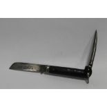 AN EARLY 20TH CENTURY BOY SCOUTS JACK KNIFE OF MILITARY STYLE, the blade engraved 'Boy Scouts' with