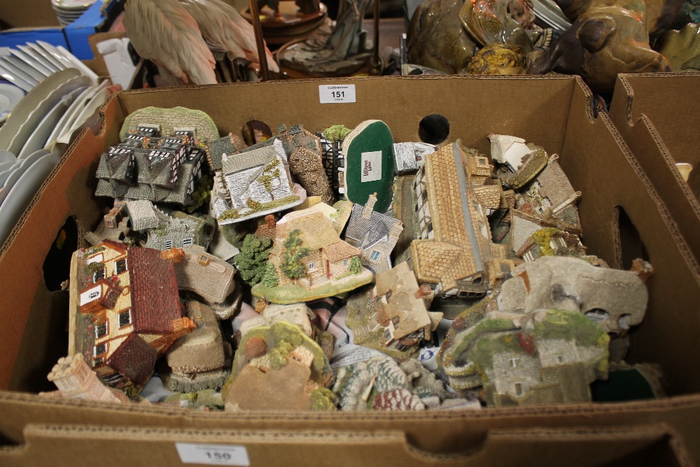 A LARGE COLLECTION OF LILLIPUT LANE COTTAGE FIGURES