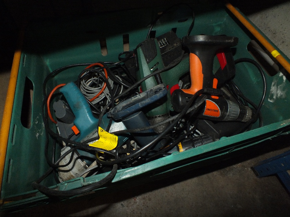 A TRAY OF POWER DRILLS ETC TO INCLUDE RYOBI