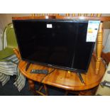 A SMALL POLAROID 27" FLATSCREEN TV - REMOTE (H/C)